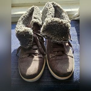 BRASH Woman HiTop Sneakers Suede Gray Lace Up Faux Fur Lined Size 8 1/2